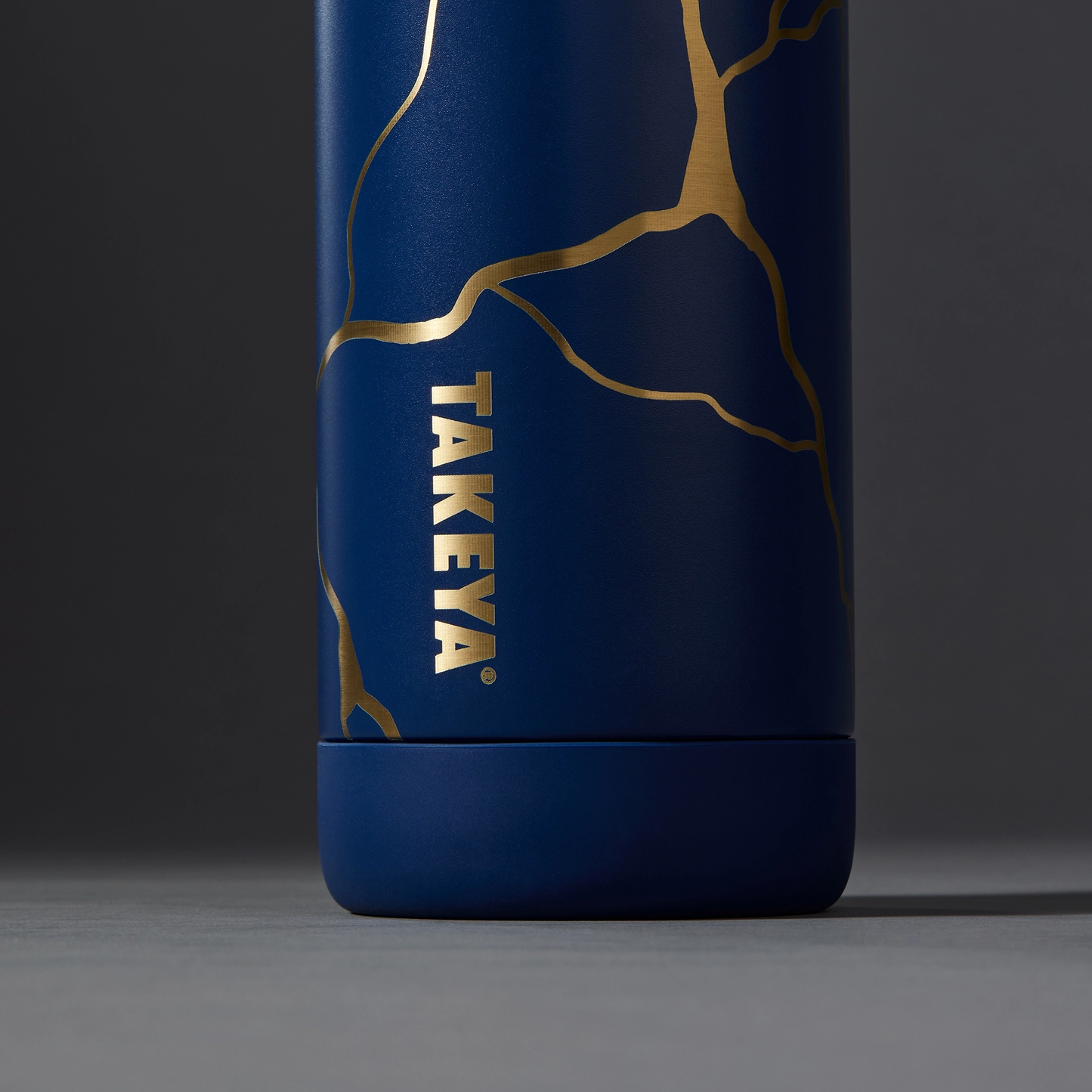 kintsugi-water-bottle-with-spout-lid-y0 51390-TK_HO25_Kintsugi_Takeya9241_Crop.png